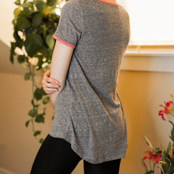 Flowy gray tee - Picture 3 of 3